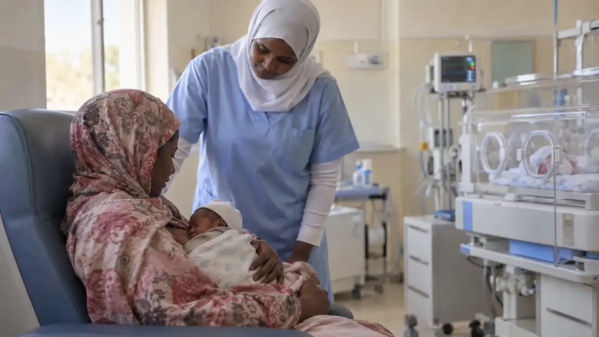حضن قبل الحاضنة.. 13 مستشفى سودانيًا توسع رعاية المواليد الخدج